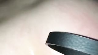 Qualche cinghiata sul culo per eccitarla