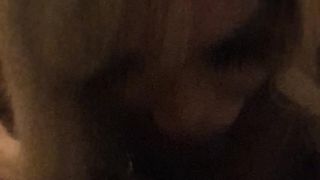 Mentre lo sbatte in bocca a trans italiana