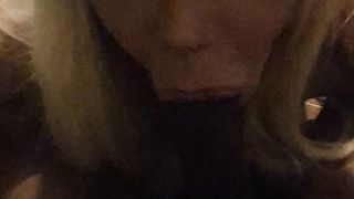 Mentre lo sbatte in bocca a trans italiana