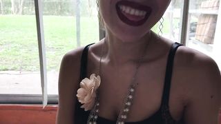 Bellissima orientale sborrata in bocca