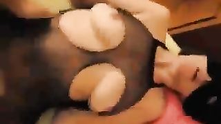 La troia beve la sborra dal cucchiaio