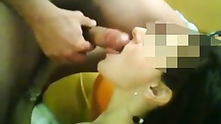 Sborrata in viso dopo il pompino