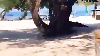 Esibizioniste in spiaggia