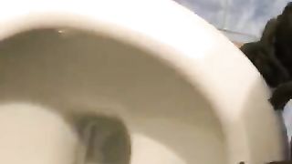 Anteprima del video: Svuoto il serbatoio nel water