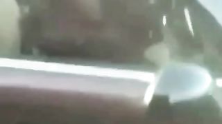 Sesso sull'auto in corsa