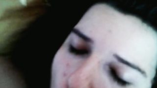 Troia pompinara adora succhiare il cazzo e leccare le palle!!