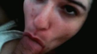 Anteprima del video: Troia pompinara adora succhiare il cazzo e leccare le palle!!