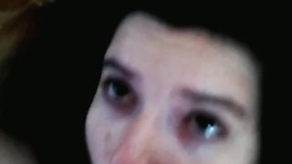 Troia pompinara adora succhiare il cazzo e leccare le palle!!