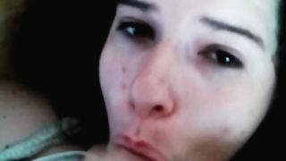 Troia pompinara adora succhiare il cazzo e leccare le palle!!