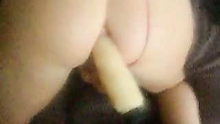 Un dildo e un cazzo per la DP