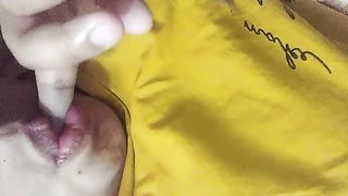 Anteprima del video: Succhia il dito come se succhiasse il mio cazzo