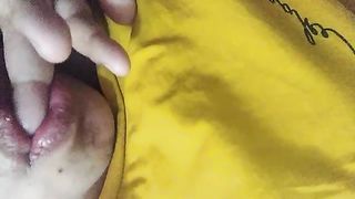 Succhia il dito come se succhiasse il mio cazzo