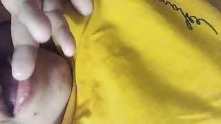 Succhia il dito come se succhiasse il mio cazzo