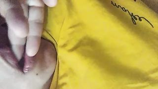 Succhia il dito come se succhiasse il mio cazzo