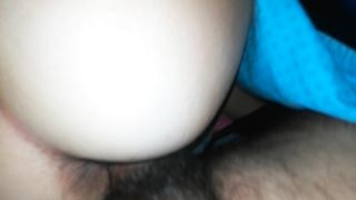 Sborra sul culo di mia moglie