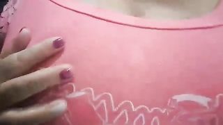 Troia si tocca le tettone