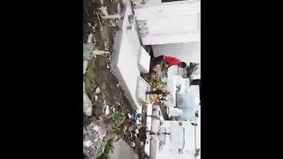 MOGLIE ITALIANA INCULATA DA BARBONE IN UN CIMITERO