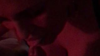 Anteprima del video: La mia lei mi pompa il cazzo mentre vediamo il video porno di un pompino