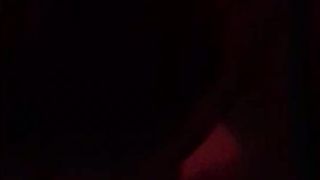 La mia lei mi pompa il cazzo mentre vediamo il video porno di un pompino