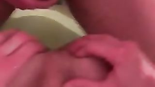 Doccia di sborra sul buco aperto