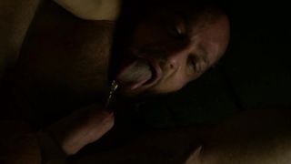 Nero mi piscia in bocca