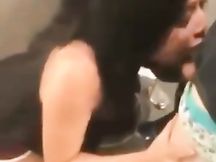 Pompino da commessa asiatica