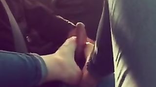 La prostituta mi fa una sega coi piedi facendomi sborrare