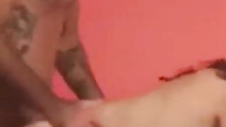 Pecorina con una troia da night club