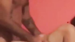 Pecorina con una troia da night club