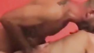 Pecorina con una troia da night club