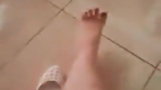 Piedini e scarpette bianche