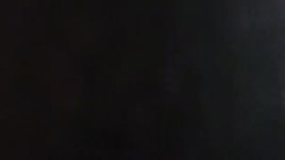 Formosa brunetta si masturba nel camerino di un negozio di abbigliamento