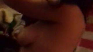 Bruna cavalca nuda un bel pisellone