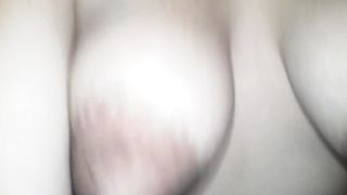 Particolare capezzoli moglie scopata