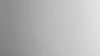 Alla zoccola piace farsi toccare la fregna