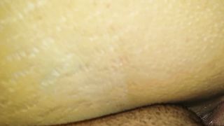 Alla zoccola piace farsi toccare la fregna