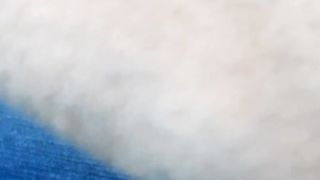 Mostro il cazzo in auto a vecchia autostoppista