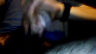 Il mio cazzo sborra sulle mie gambe