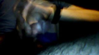 Il mio cazzo sborra sulle mie gambe