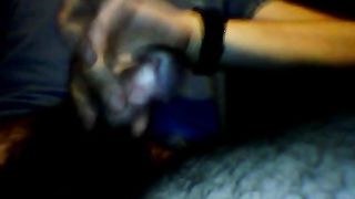 Il mio cazzo sborra sulle mie gambe