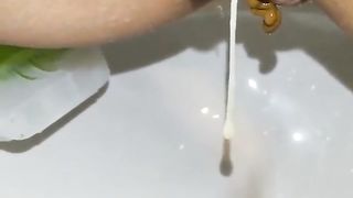 Sborra, e non solo, che esce dalla figa