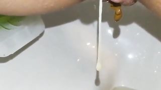 Sborra, e non solo, che esce dalla figa