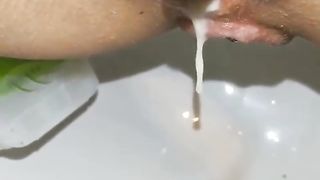 Sborra, e non solo, che esce dalla figa