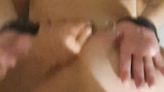 Scopata con le mani legate