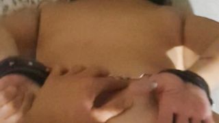 Scopata con le mani legate