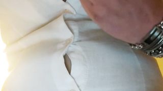 Mi masturbo il culo e succhio la zucchina