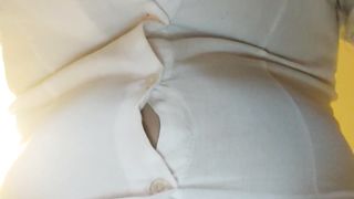 Mi masturbo il culo e succhio la zucchina