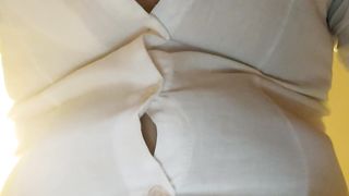 Mi masturbo il culo e succhio la zucchina