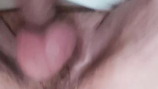 Mi masturbo il culo e succhio la zucchina