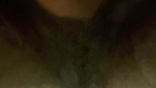 Mi masturbo il culo e succhio la zucchina